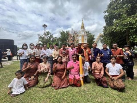 แห่เทียนและถวายเทียนเนื่องในวันเข้าพรรษา