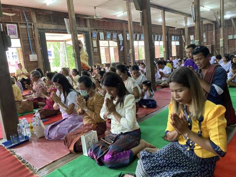สืบสานประเพณี แห่เทียน ถวายเทียนพรรษา ประจำปี 2568