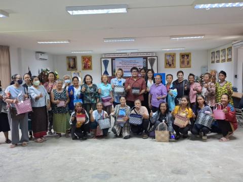 โครงการอบรมให้ความรู้เรื่องการพัฒนาสตรีและครอบครัว
