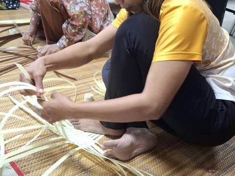 โครงการอบรมให้ความรู้เรื่องการพัฒนาสตรีและครอบครัว