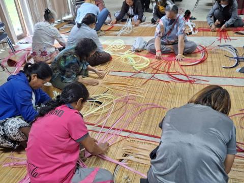 โครงการอบรมให้ความรู้เรื่องการพัฒนาสตรีและครอบครัว