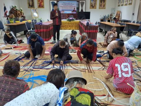 โครงการอบรมให้ความรู้เรื่องการพัฒนาสตรีและครอบครัว