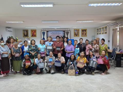 โครงการอบรมให้ความรู้เรื่องการพัฒนาสตรีและครอบครัว