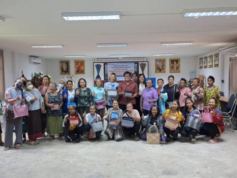 โครงการอบรมให้ความรู้เรื่องการพัฒนาสตรีและครอบครัว